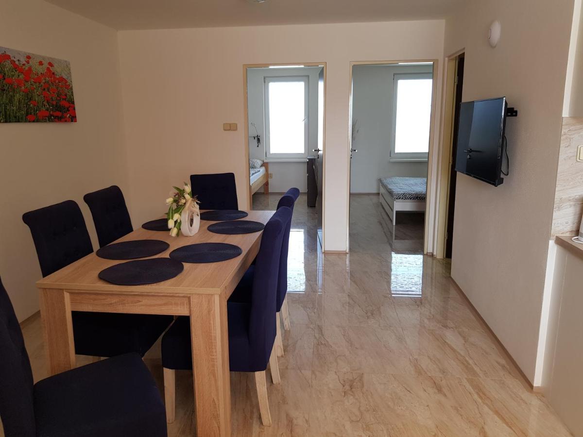 Apartman S Vinnym Sklepem Viktorie Pouzdrany ภายนอก รูปภาพ