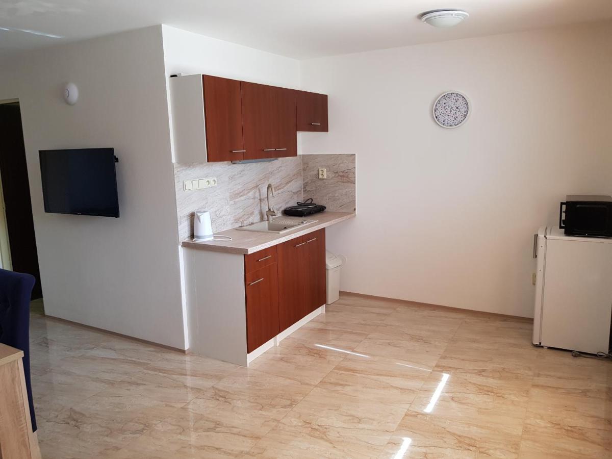Apartman S Vinnym Sklepem Viktorie Pouzdrany ภายนอก รูปภาพ