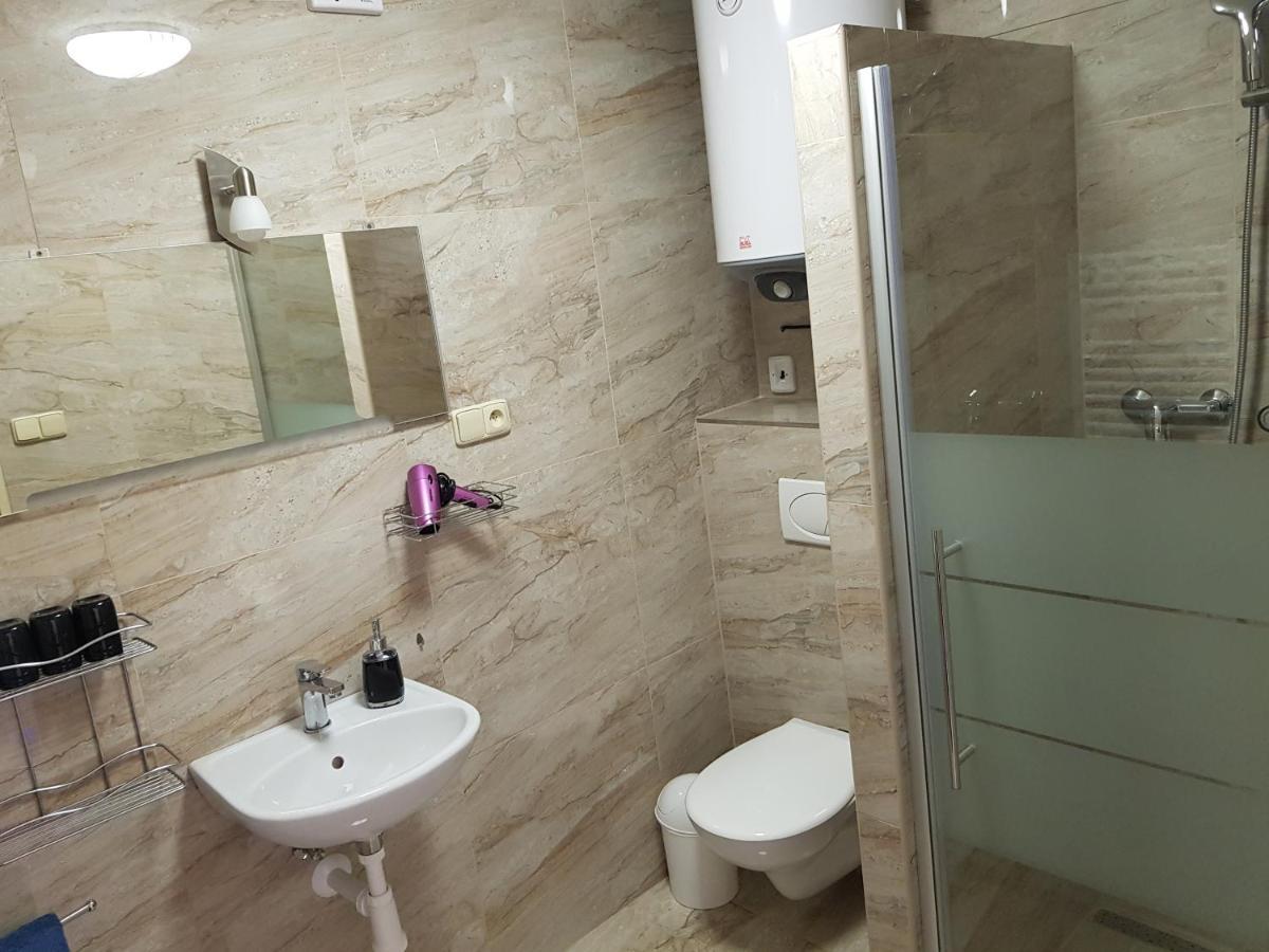 Apartman S Vinnym Sklepem Viktorie Pouzdrany ภายนอก รูปภาพ