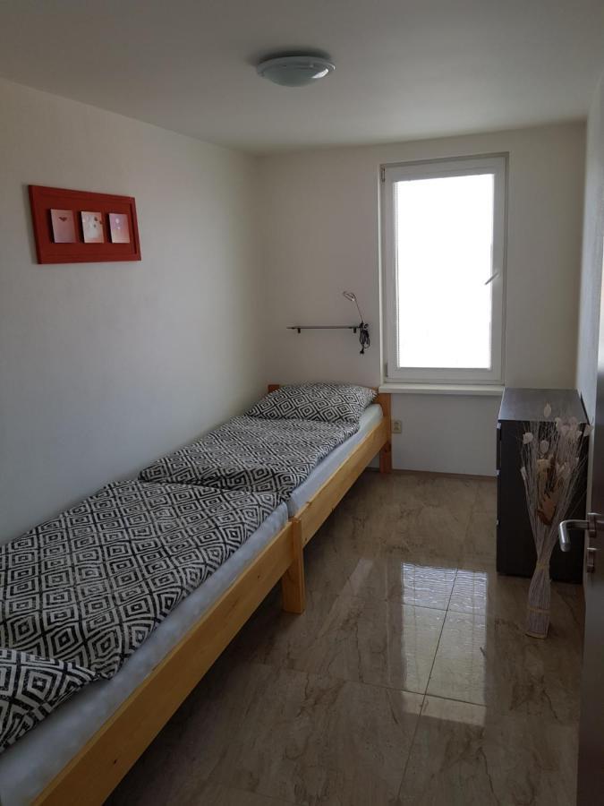 Apartman S Vinnym Sklepem Viktorie Pouzdrany ภายนอก รูปภาพ