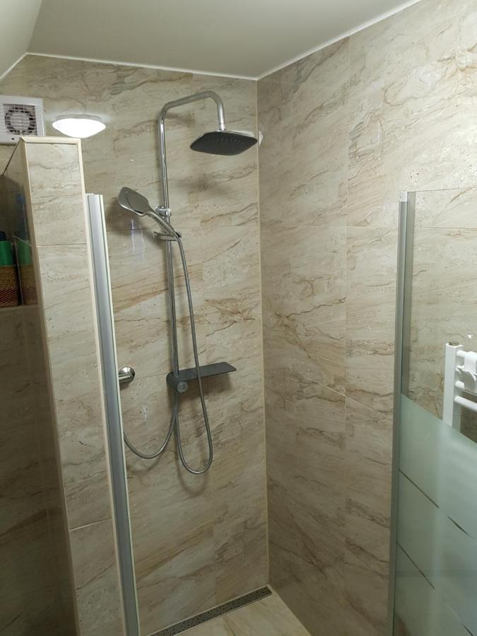 Apartman S Vinnym Sklepem Viktorie Pouzdrany ภายนอก รูปภาพ