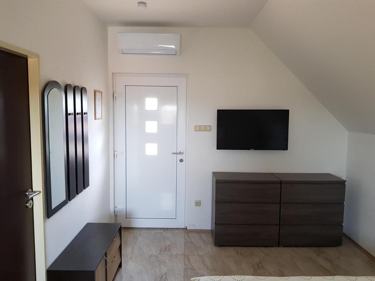 Apartman S Vinnym Sklepem Viktorie Pouzdrany ภายนอก รูปภาพ